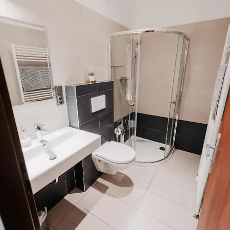 Elegant Studio, 400m From The Square Apartman *