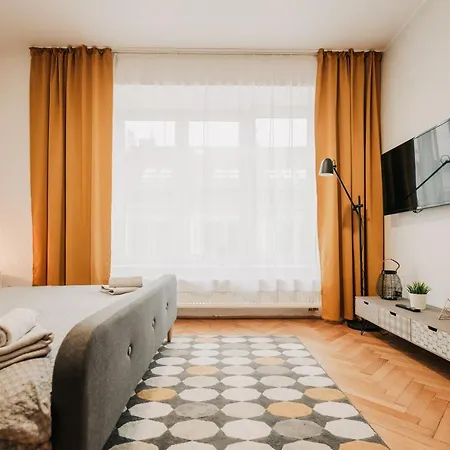 Daire Elegant Studio, 400m From The Square *