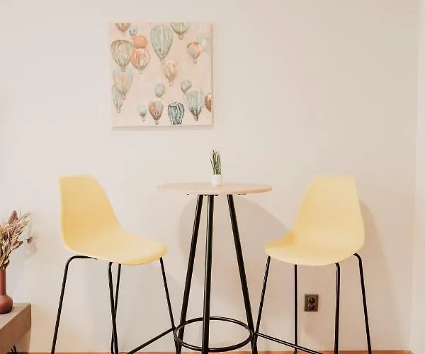 Elegant Studio, 400m From The Square Apartament *