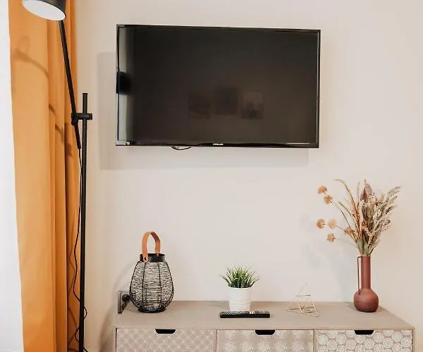 Elegant Studio, 400m From The Square Apartament *